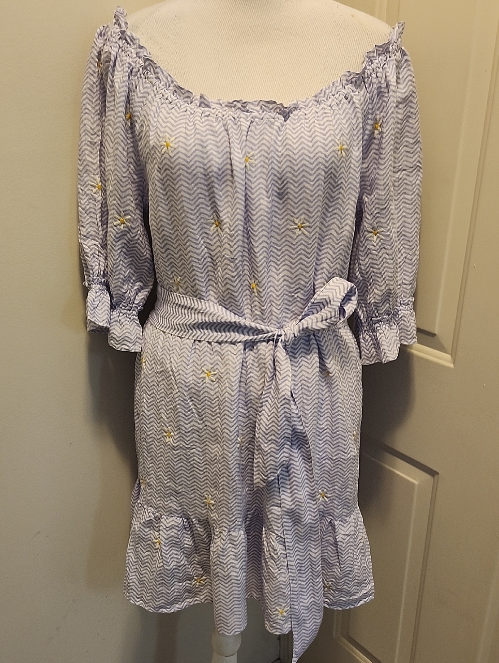 Roller Rabbit Linen S Embroidery flowers Dress Small Off Shoulders
